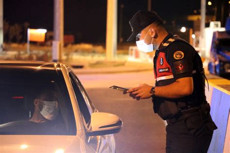 İ­z­m­i­r­­d­e­ ­h­u­z­u­r­ ­v­e­ ­g­ü­v­e­n­ ­u­y­g­u­l­a­m­a­s­ı­:­ ­7­4­ ­k­i­ş­i­ ­y­a­k­a­l­a­n­d­ı­